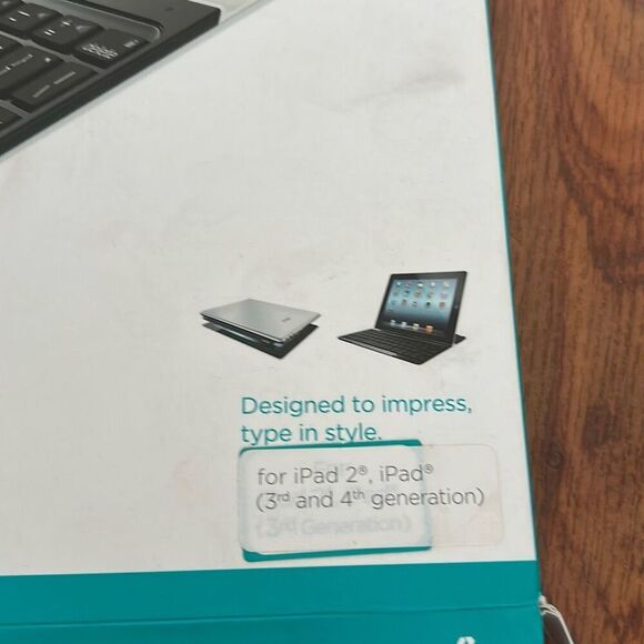 New Logitech IPad two and third generation ultrathin keyboard cover magnetic - Picture 3 of 6